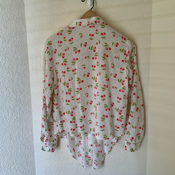 LOVE NOTES Size S silky tie at waist blouse! - Picture 2 of 3